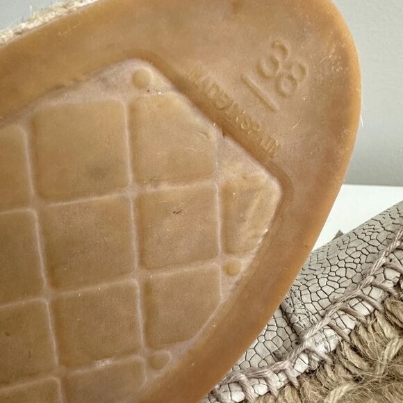 CHANEL Off-White Black Leather CC Logo Cap Toe Espadrille Flats Size 38 US 7.5 - Picture 11 of 13